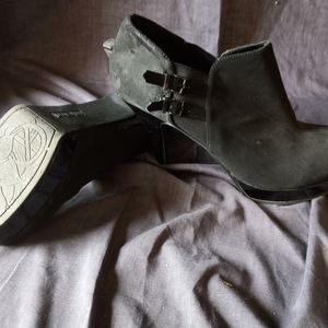 Unlisted Kenneth Cole 4 inch heel
